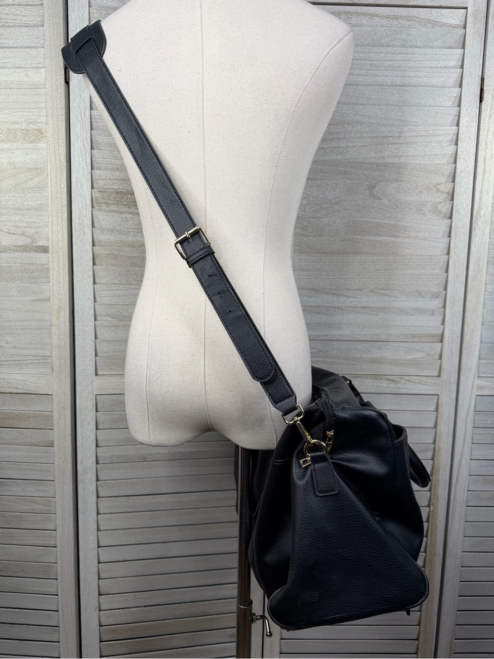 JUSTFAB Black Vegan Leather Weekender Travel Overnight Duffle Bag - Picture 3 of 8